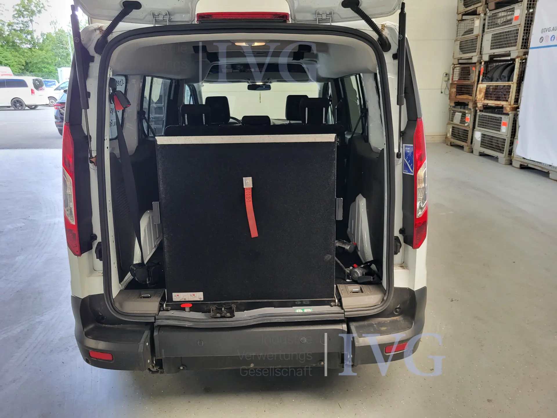 Voertuig voor personenvervoer met 8 zitplaatsen, rolstoeltoegankelijk FORD Transit – foto 24 – kavel bij IVG, Kirchlengern