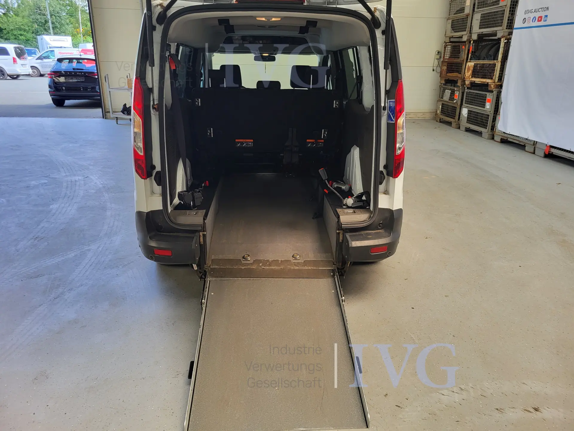 Voertuig voor personenvervoer met 8 zitplaatsen, rolstoeltoegankelijk FORD Transit – foto 26 – kavel bij IVG, Kirchlengern