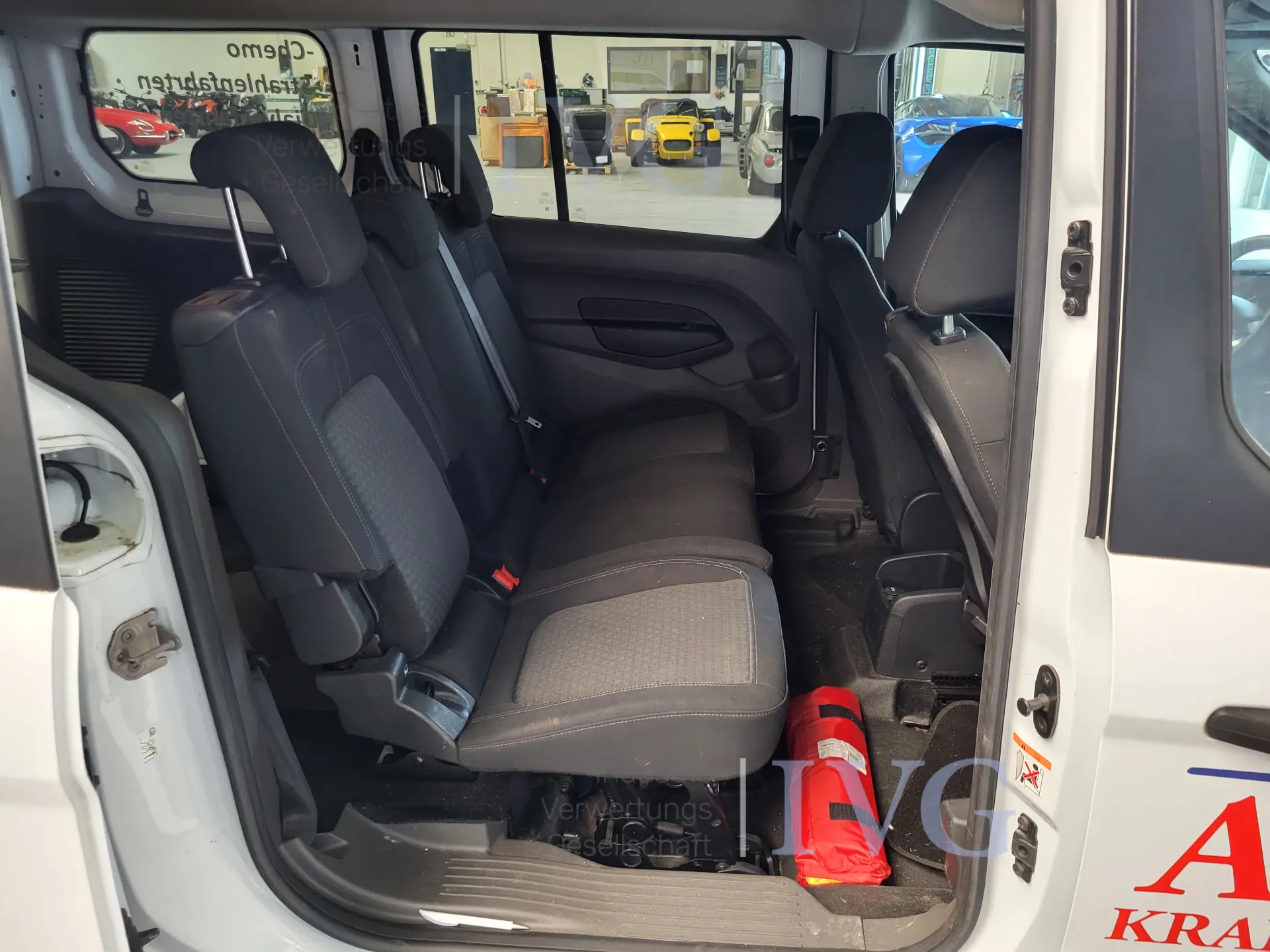 Voertuig voor personenvervoer met 8 zitplaatsen, rolstoeltoegankelijk FORD Transit – foto 23 – kavel bij IVG, Kirchlengern