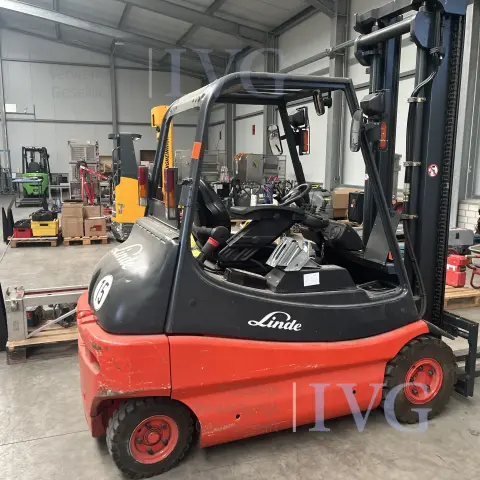 Elektro-Stapler LINDE E30-02