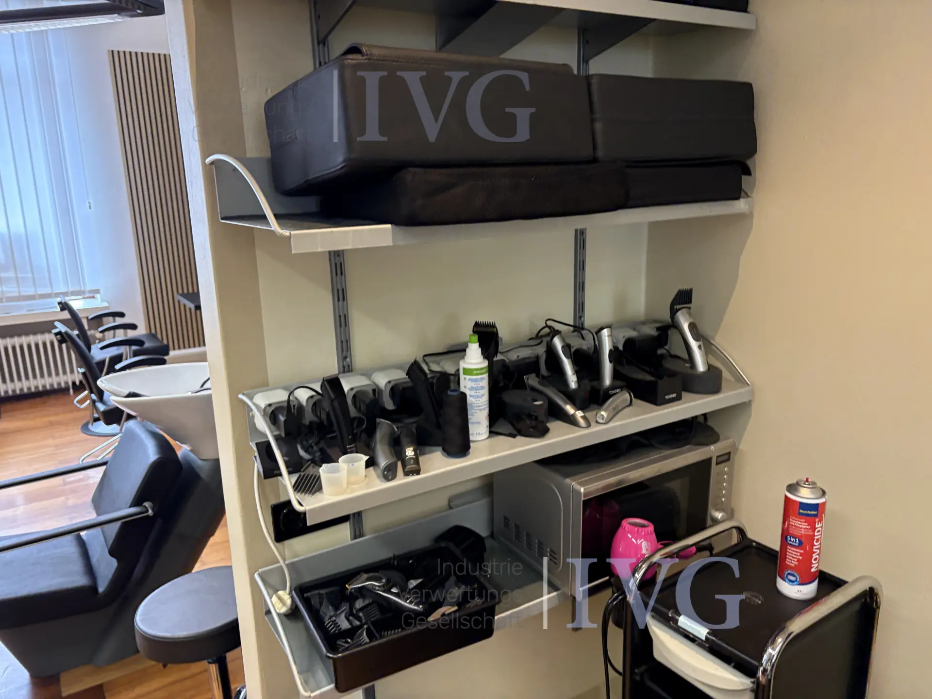 Posten Friseursalonmöbel – foto 9 – kavel bij IVG, Gütersloh