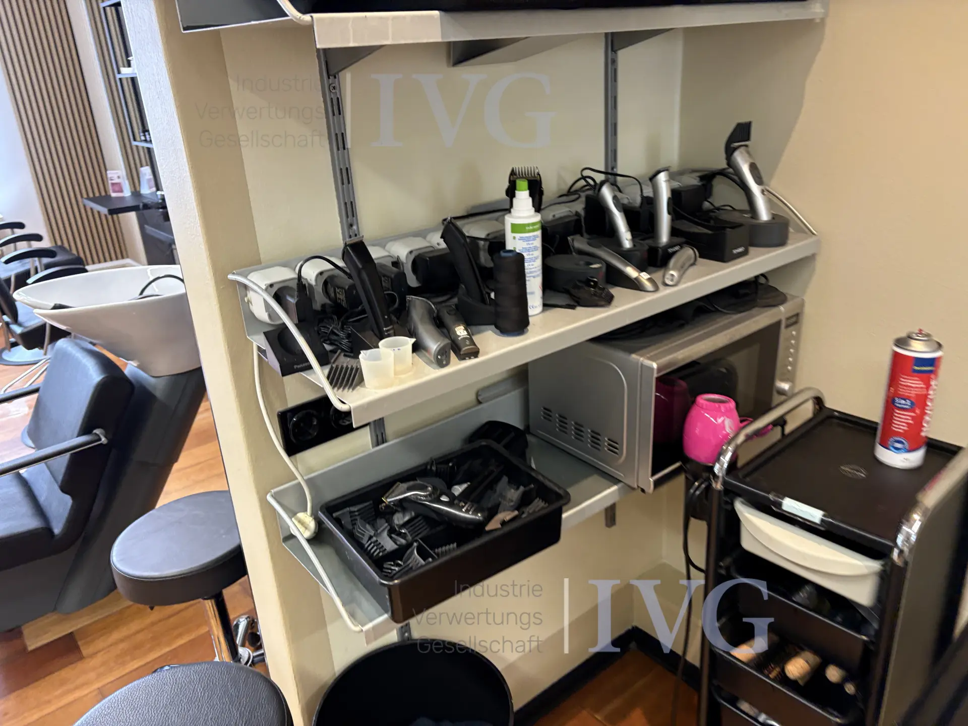 Posten Friseursalonmöbel – foto 10 – kavel bij IVG, Gütersloh