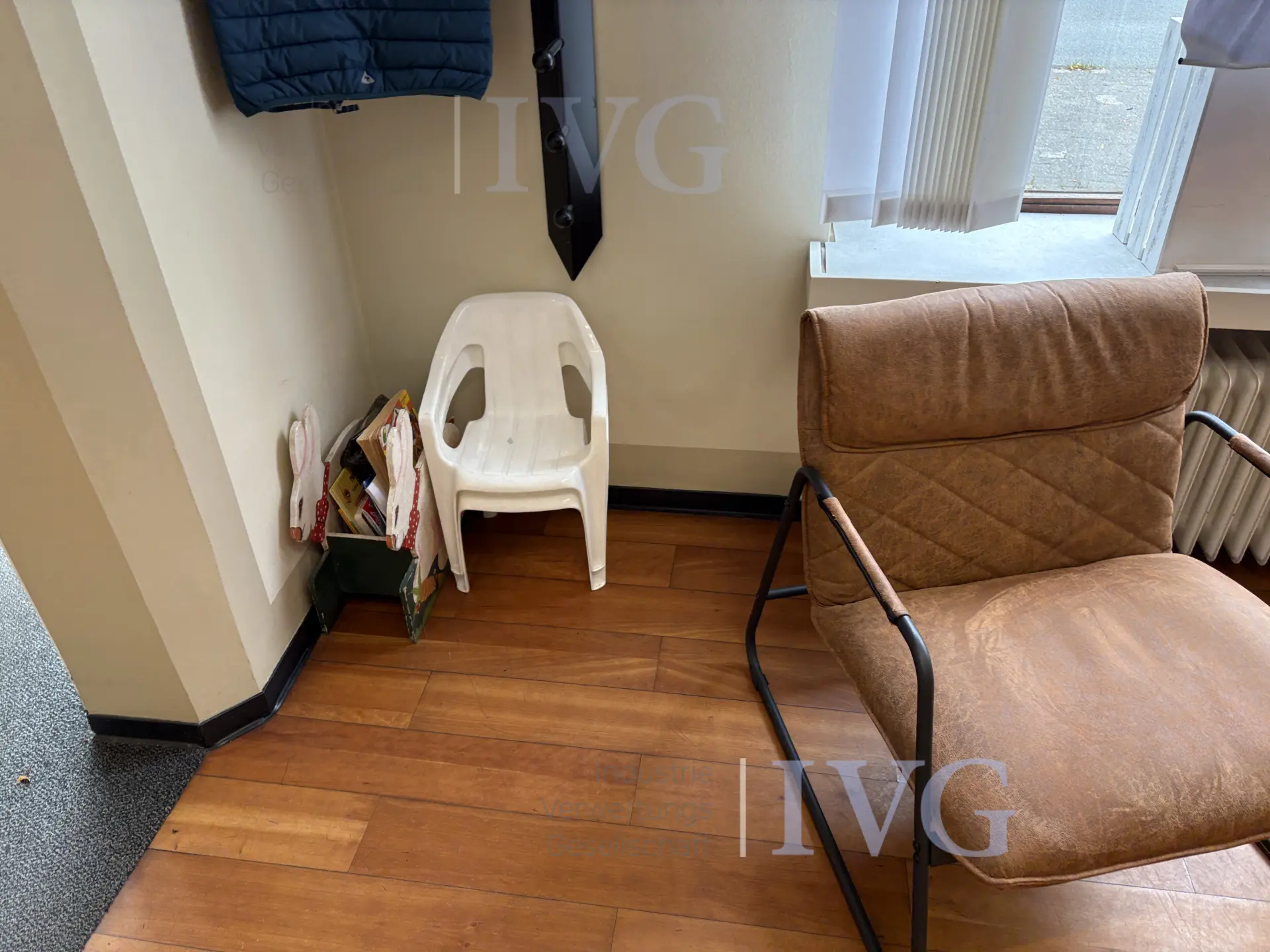 Wartebereich – foto 3 – kavel bij IVG, Gütersloh