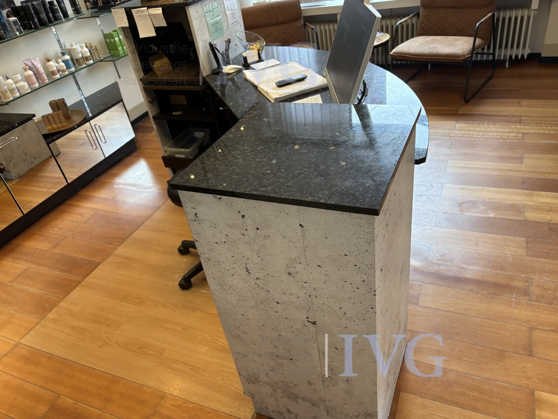 ontvangstbalie – foto 2 – kavel bij IVG, Gütersloh