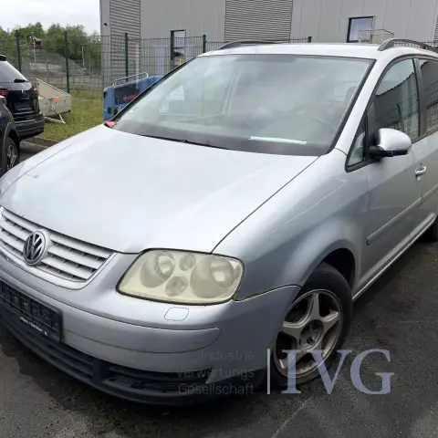 Personenkraftwagen VOLKSWAGEN Touran