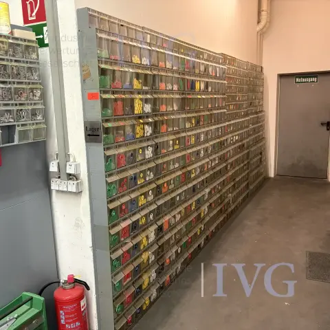 Lagerregal mit Sichtlagerkästen