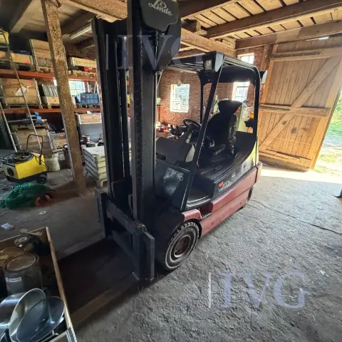 LINDE E30-02 electric forklift