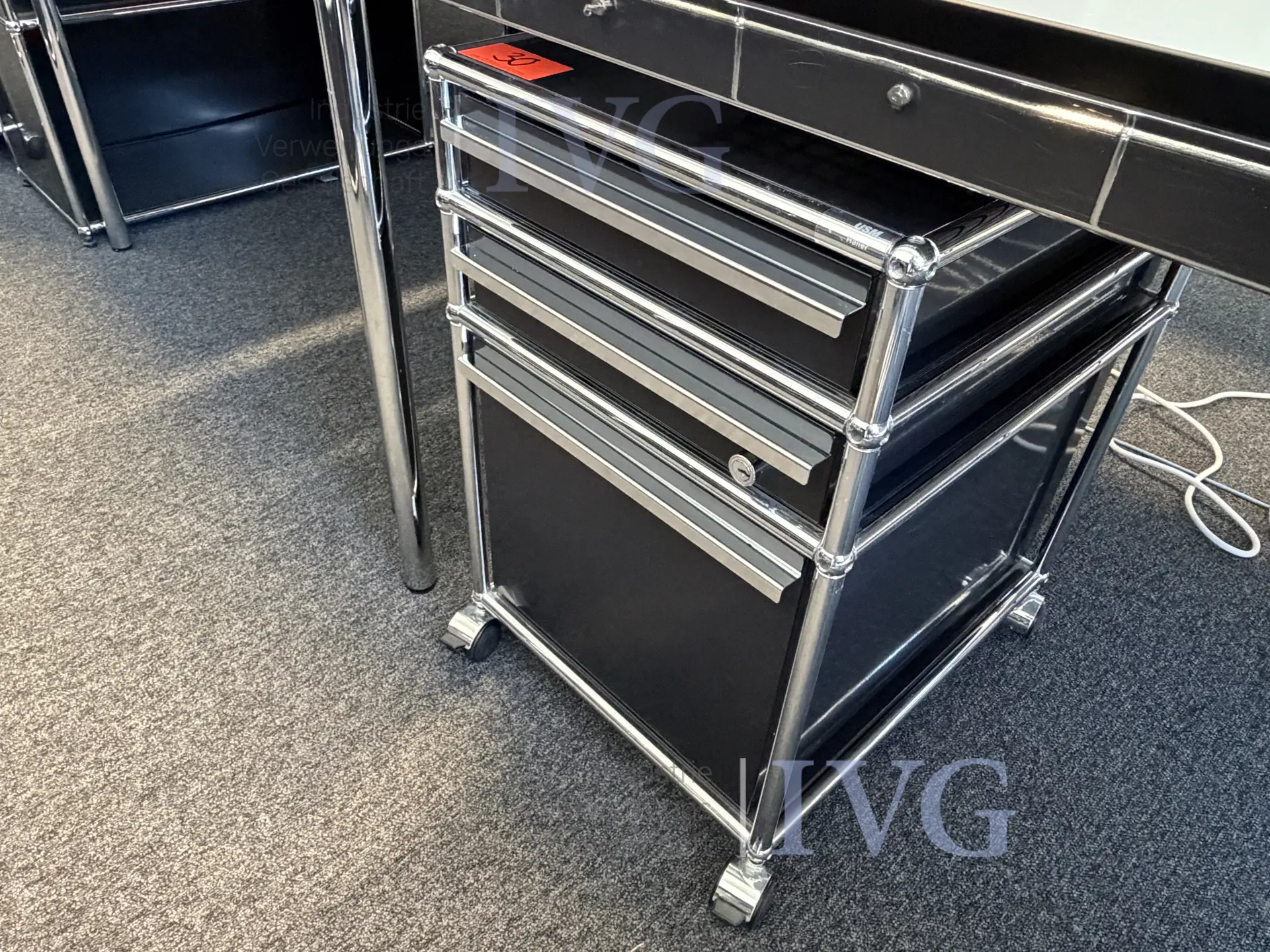 Schreibtisch USM HALLER – foto 4 – kavel bij IVG, Herford