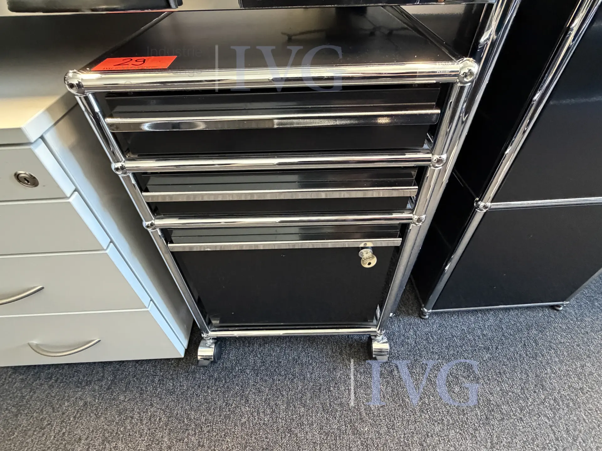 Schreibtisch – foto 4 – kavel bij IVG, Herford