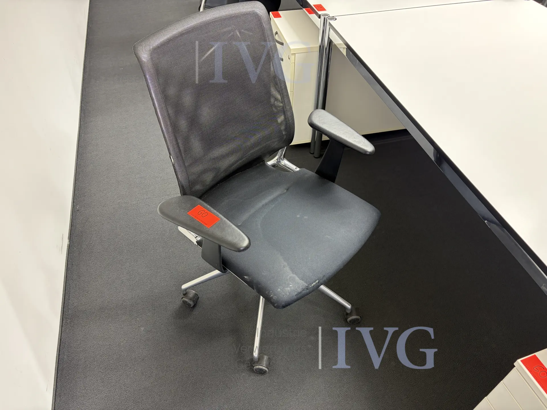 Schreibtisch – foto 2 – kavel bij IVG, Herford