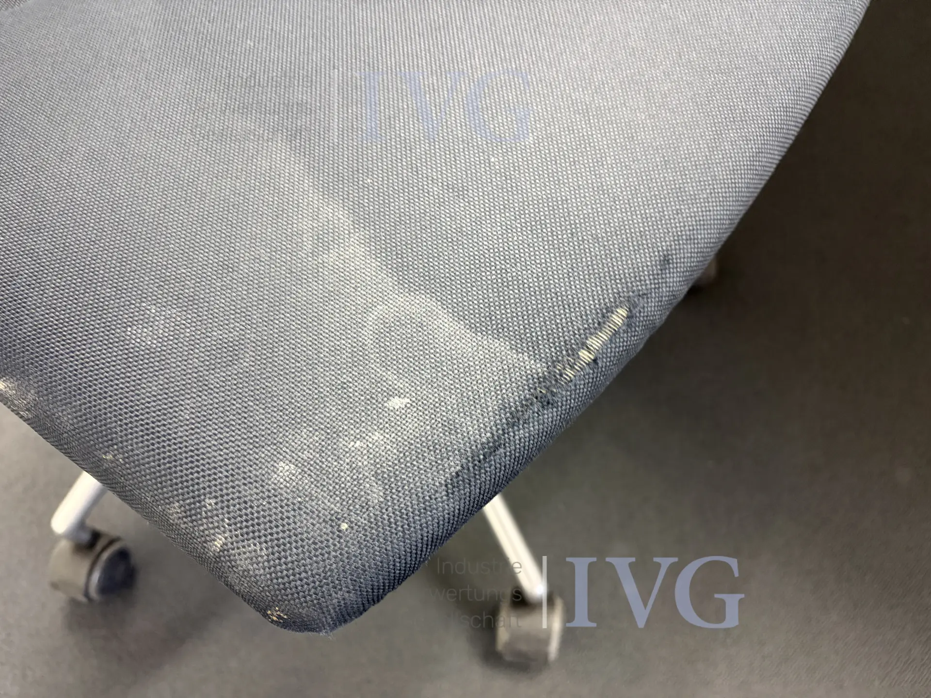 Schreibtisch – foto 4 – kavel bij IVG, Herford