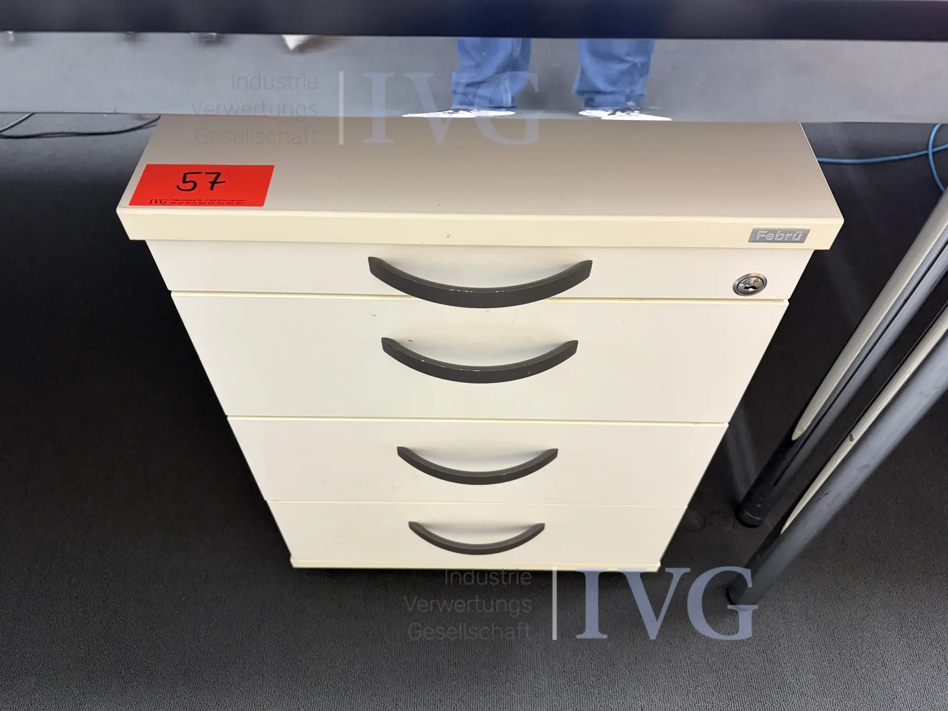 Schreibtisch – foto 4 – kavel bij IVG, Herford