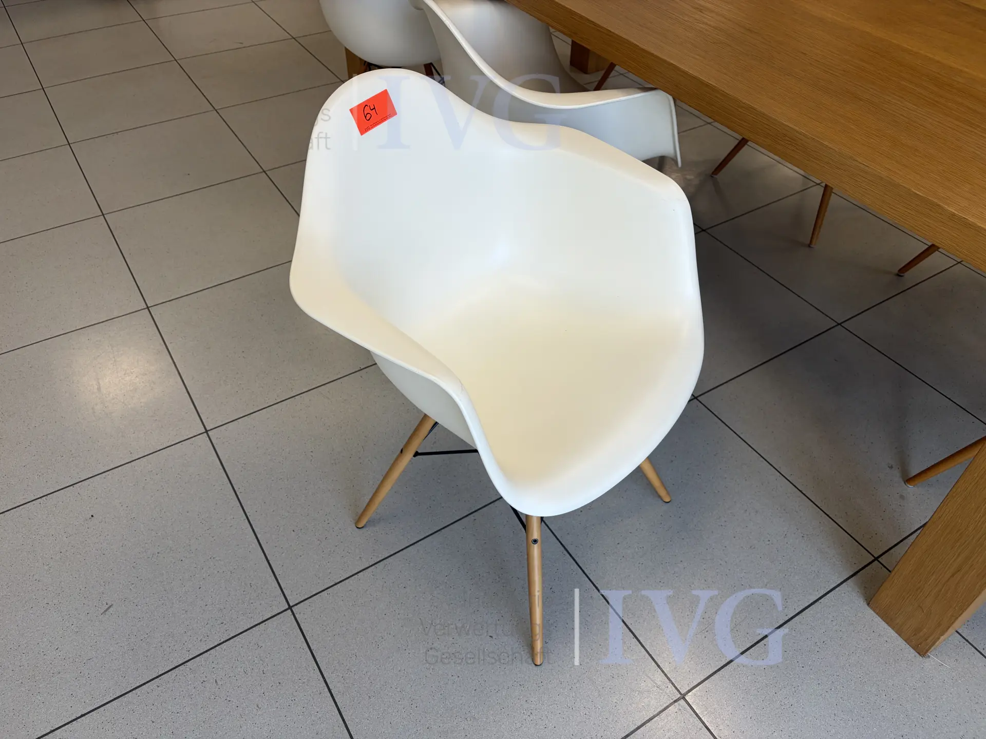 Massief houten tafel – foto 3 – kavel bij IVG, Herford