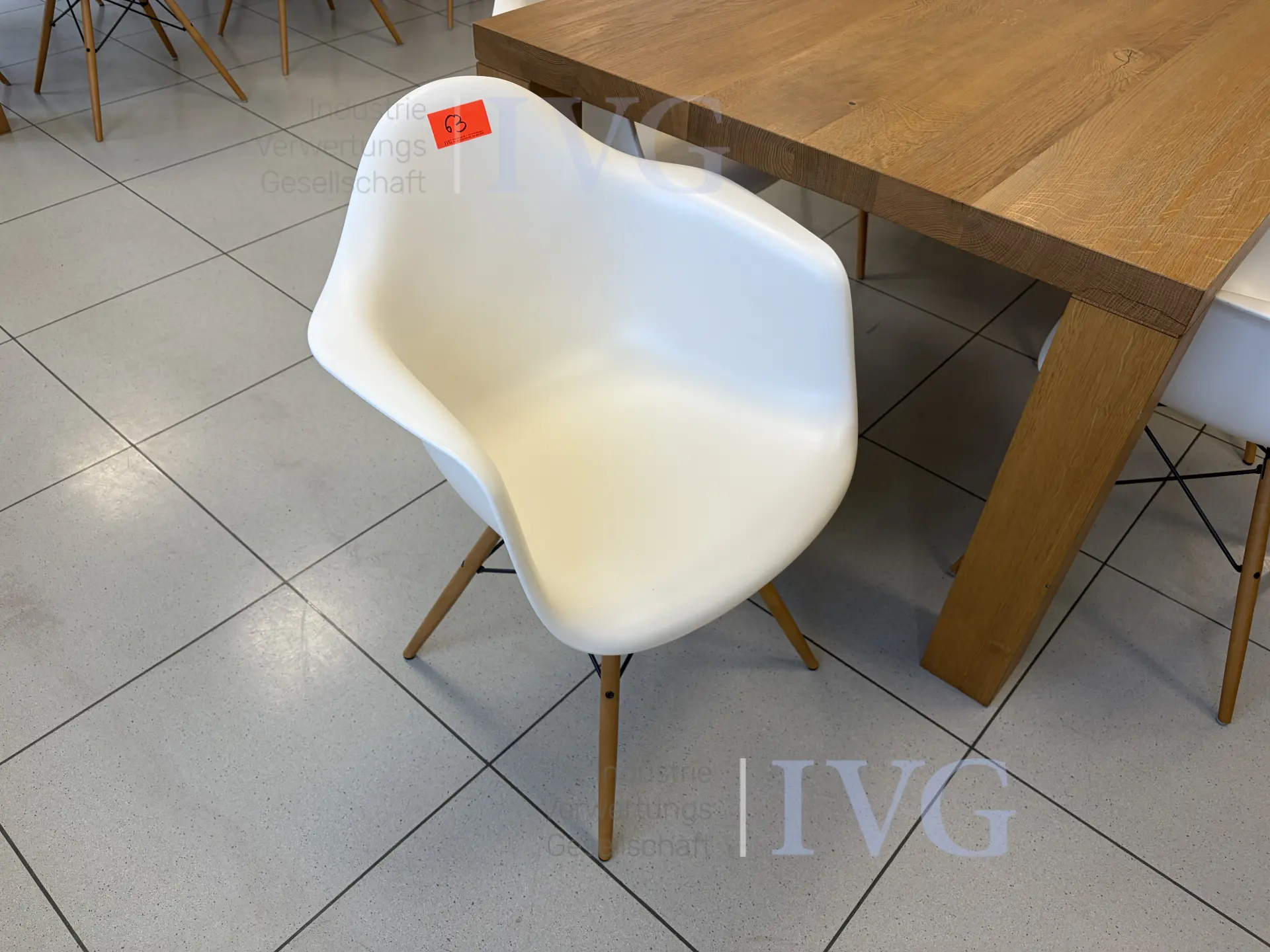 Massief houten tafel – foto 3 – kavel bij IVG, Herford