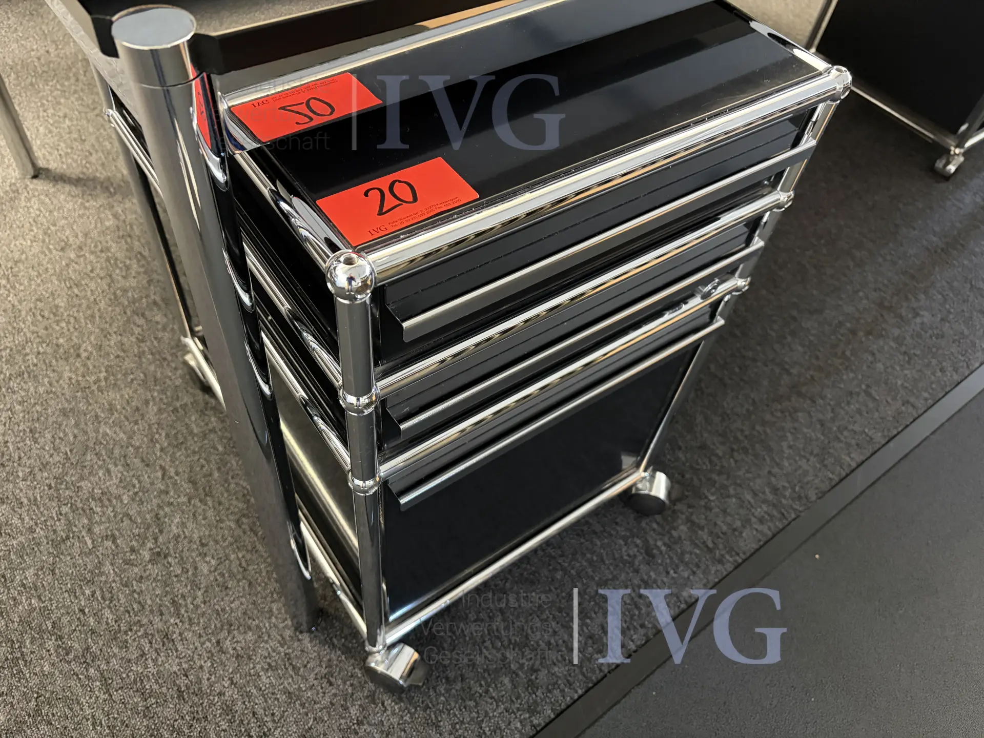 Schreibtisch – foto 2 – kavel bij IVG, Herford