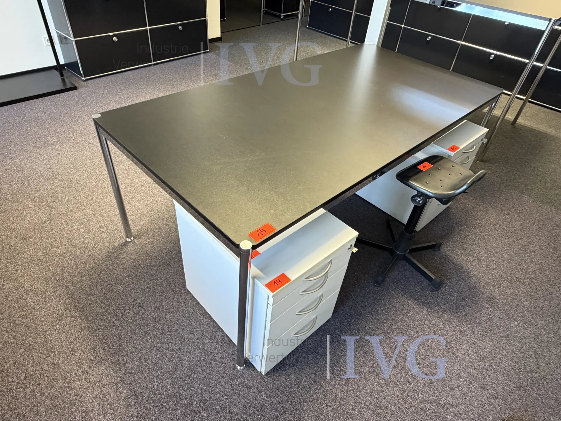 Schreibtische – foto 3 – kavel bij IVG, Herford