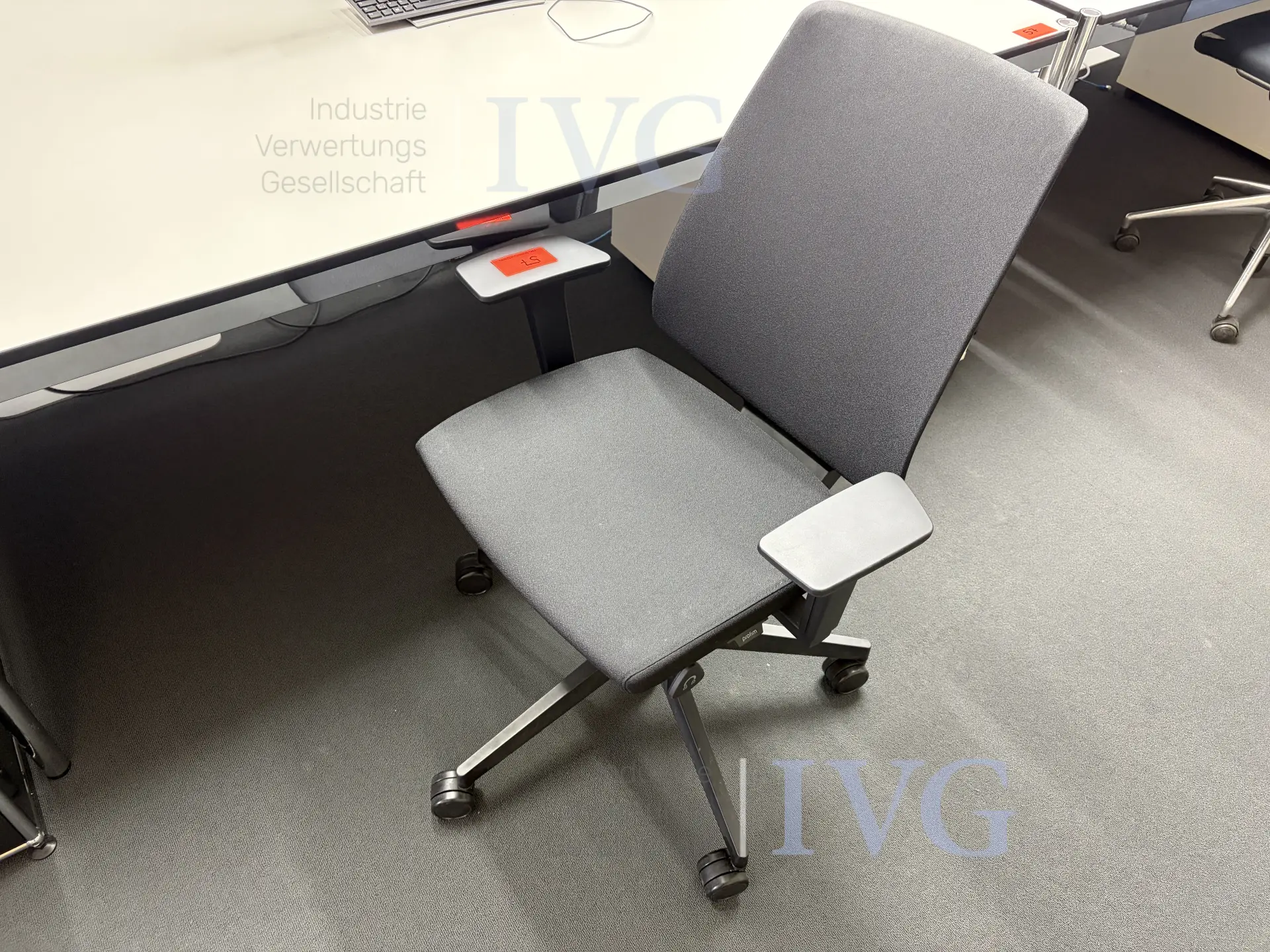 Schreibtisch – foto 2 – kavel bij IVG, Herford