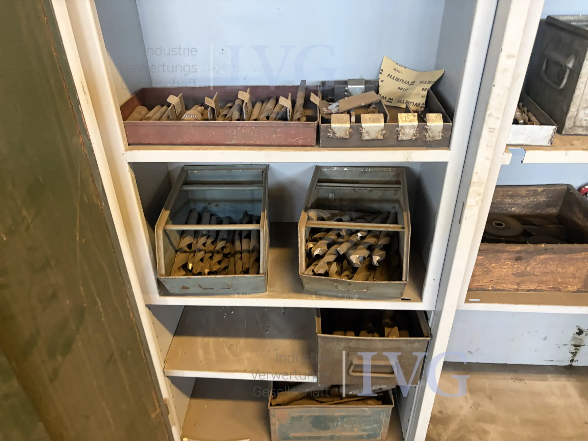 Stalen kast (grijs) – foto 3 – kavel bij IVG, Bautzen