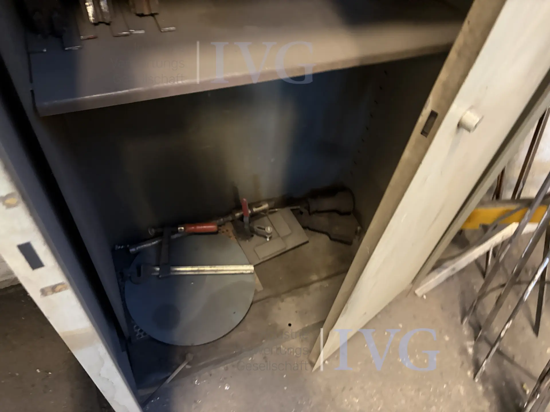 Stalen kast – foto 4 – kavel bij IVG, Bautzen