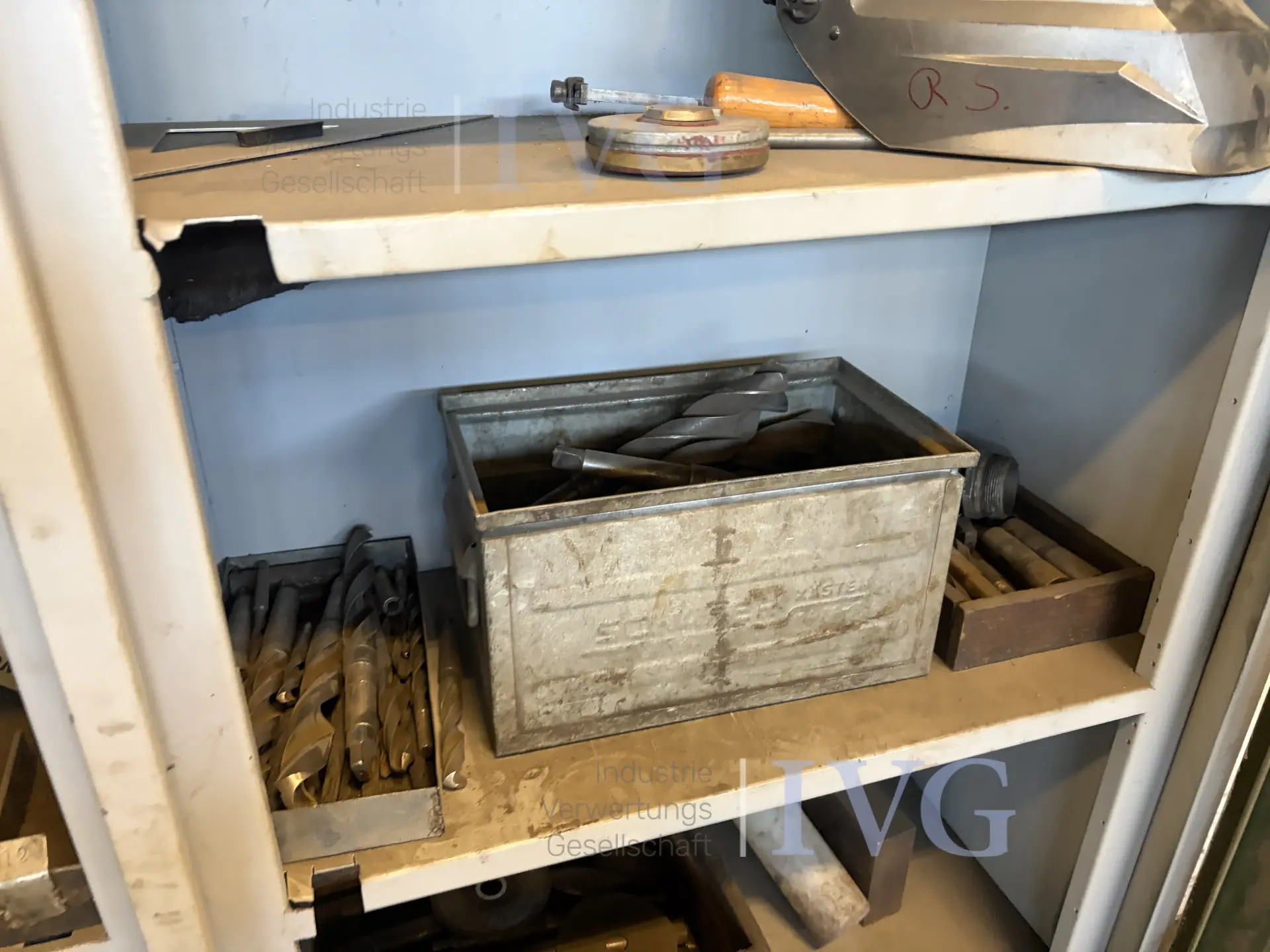 Stalen kast (grijs) – foto 7 – kavel bij IVG, Bautzen