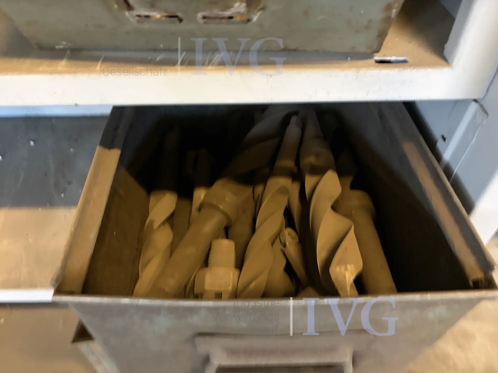 Stalen kast (grijs) – foto 4 – kavel bij IVG, Bautzen