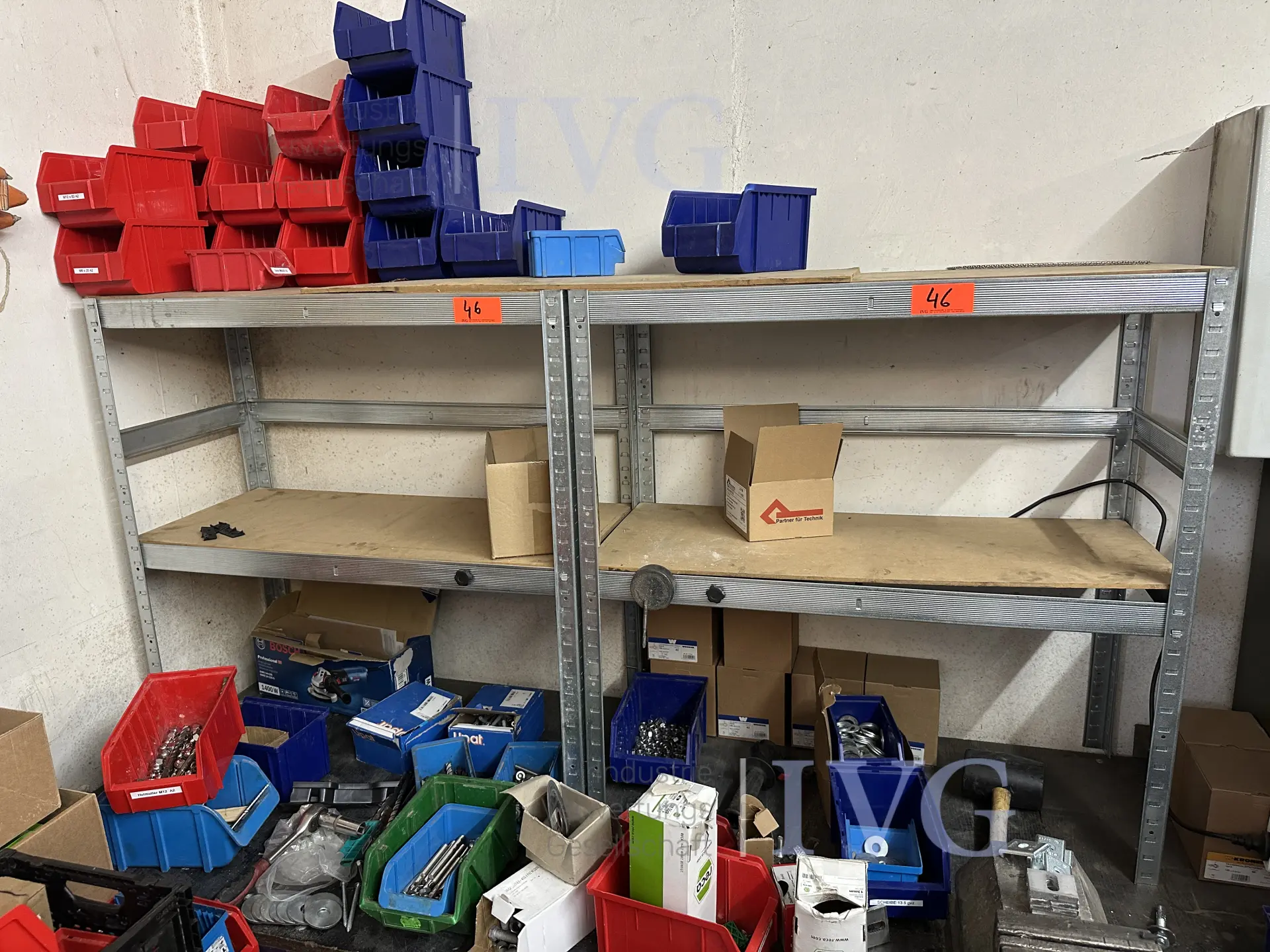 Werkbank (blau) mit 2 Metallregalen – foto 6 – kavel bij IVG, Bautzen