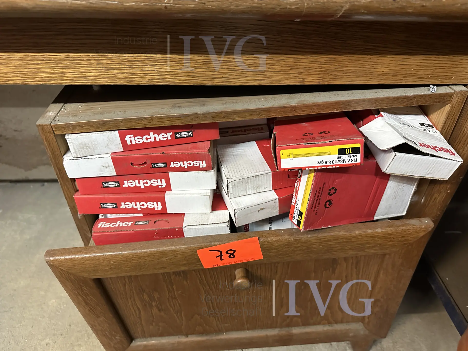Stahl-Lagerregale + Holz-Schreibtisch – foto 4 – kavel bij IVG, Bautzen