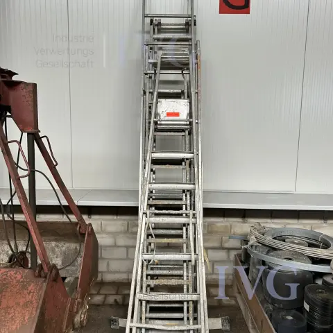1 partij aluminium aanlegladders ZARGES