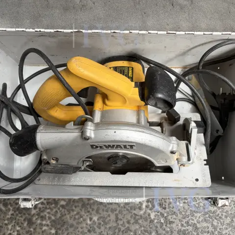 Ручная циркулярная пила DEWALT D23550-QS