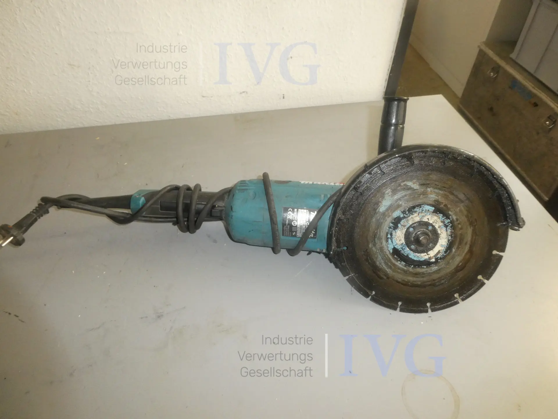 Haakse slijpmachine MAKITA GA9020R – foto 2 – kavel bij IVG, Oberhausen