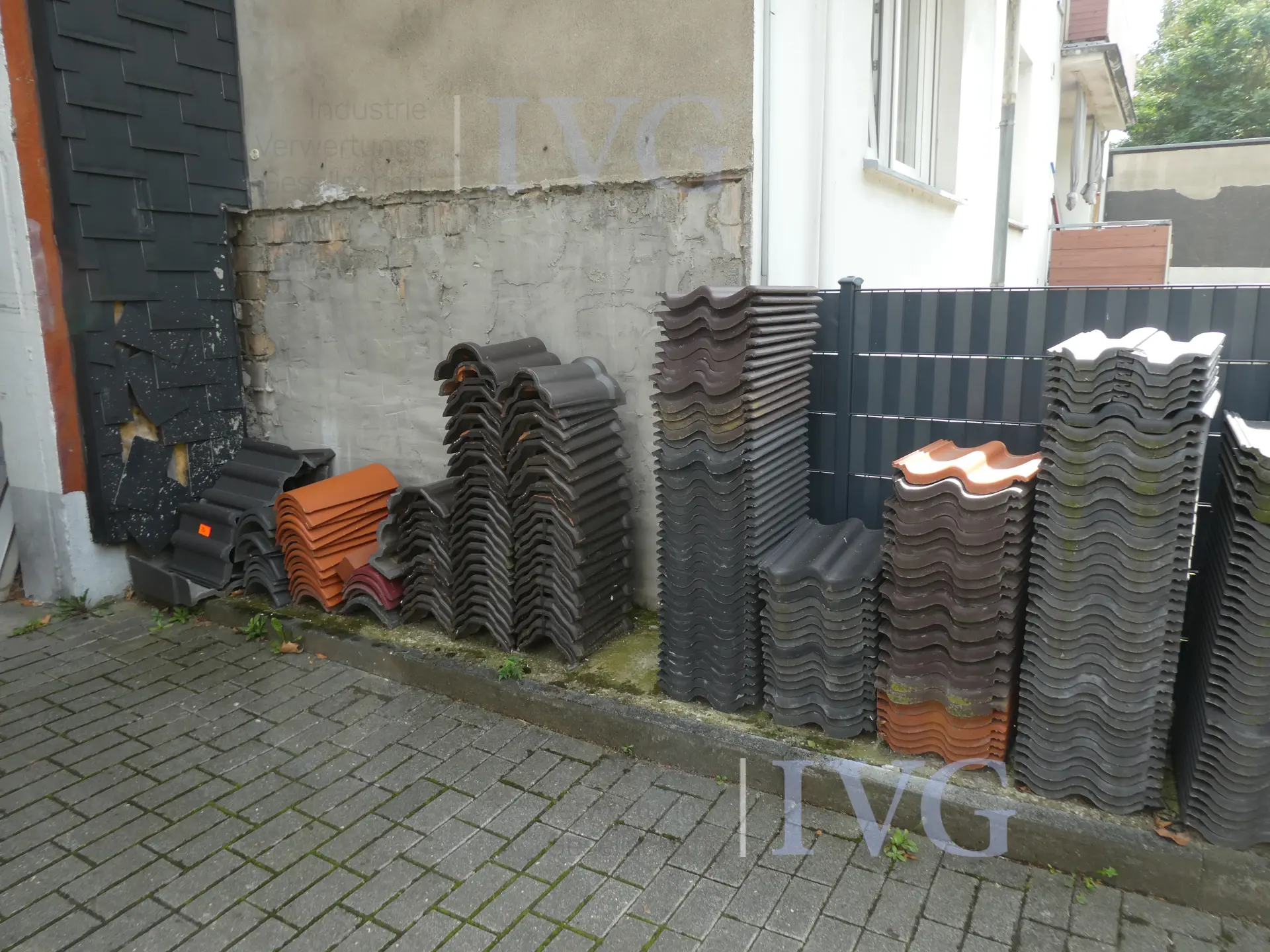 Resterende voorraad dakpannen – foto 8 – kavel bij IVG, Oberhausen