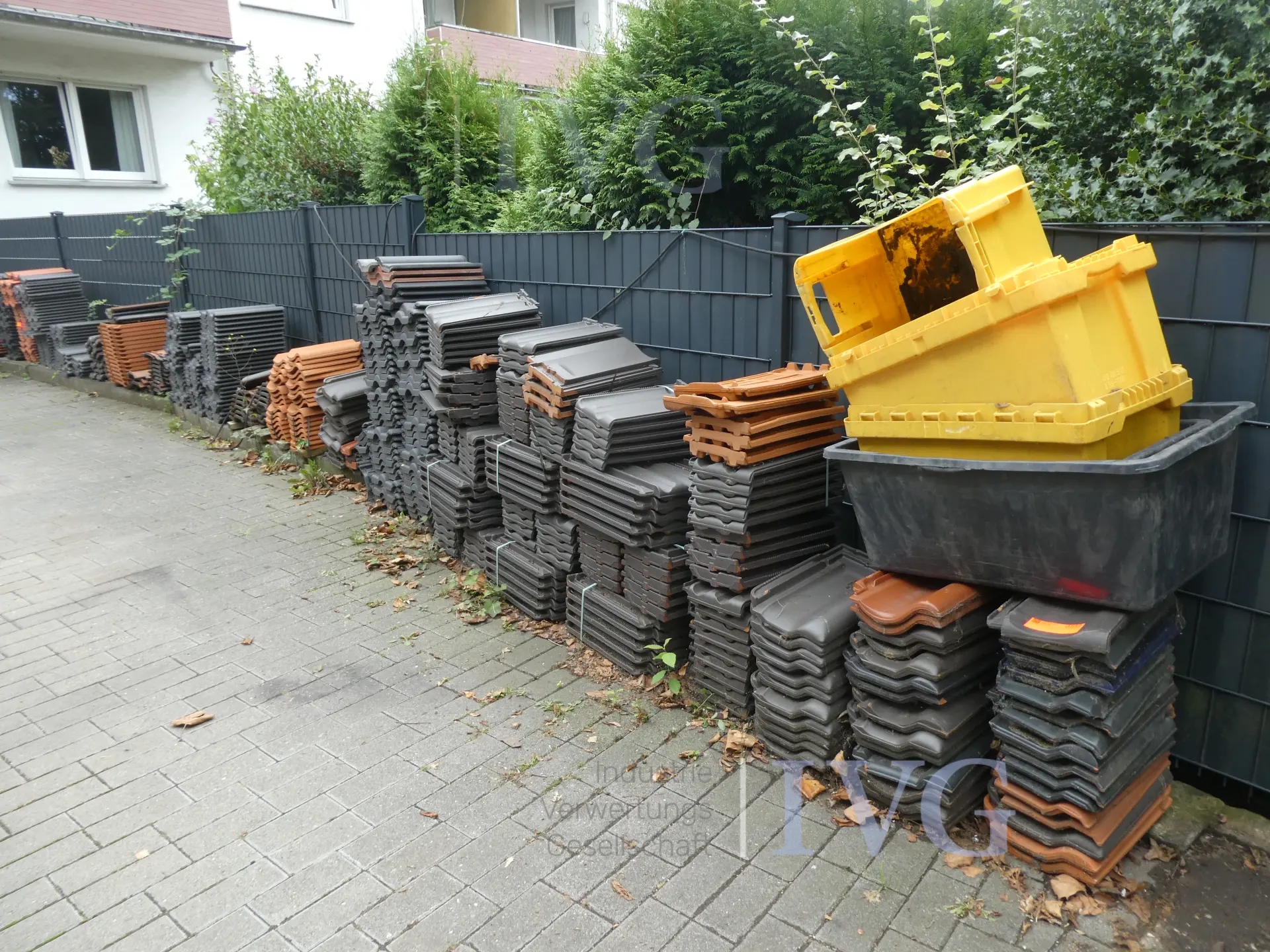 Resterende voorraad dakpannen – foto 2 – kavel bij IVG, Oberhausen