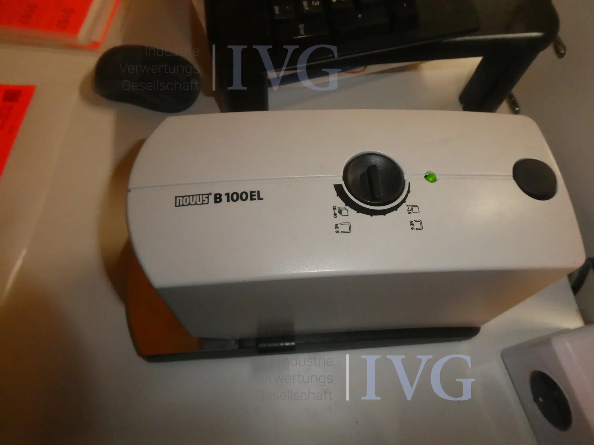 elektrische nietmachine NOVUS B100EL – foto 2 – kavel bij IVG, Oberhausen