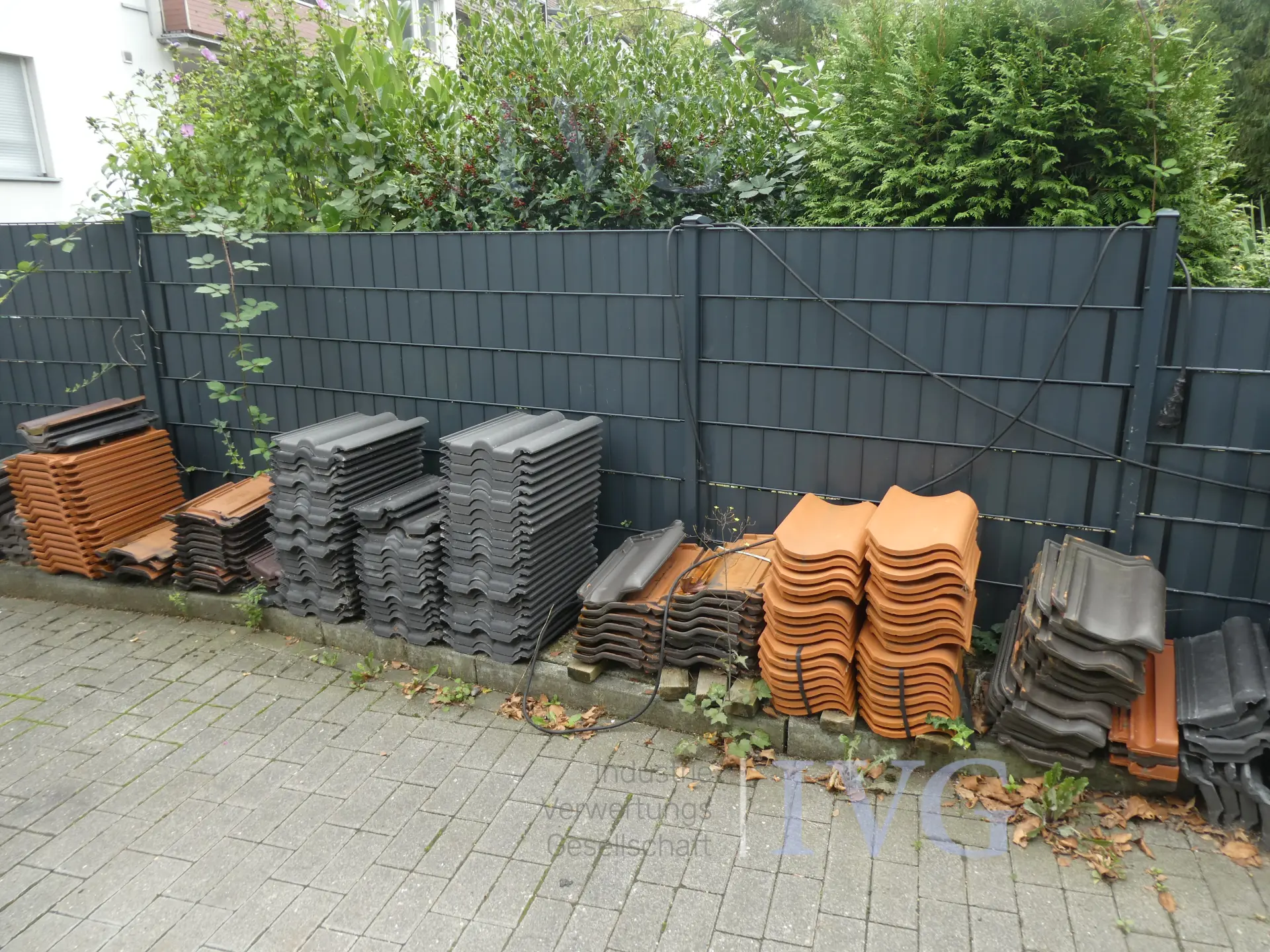 Resterende voorraad dakpannen – foto 5 – kavel bij IVG, Oberhausen