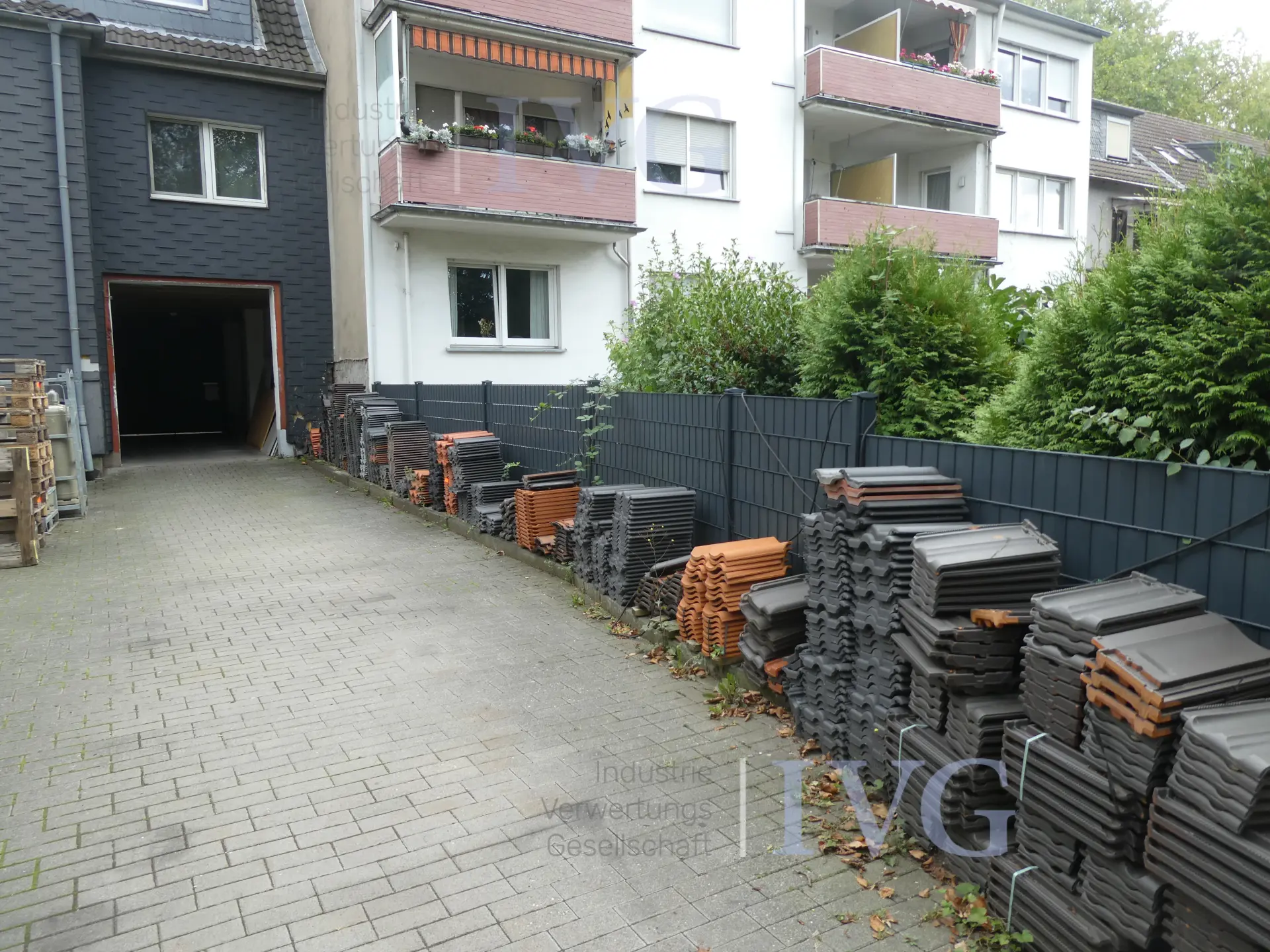 Resterende voorraad dakpannen – foto 3 – kavel bij IVG, Oberhausen