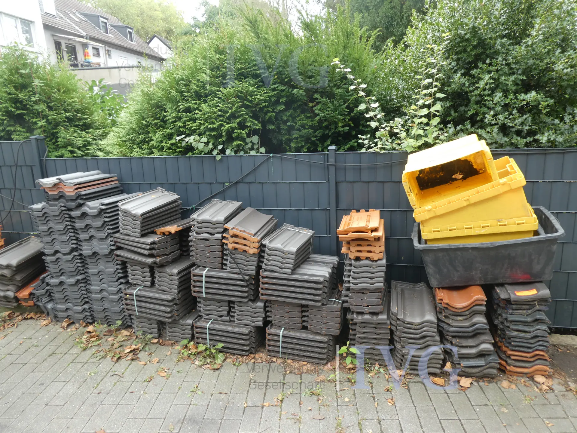 Resterende voorraad dakpannen – foto 4 – kavel bij IVG, Oberhausen