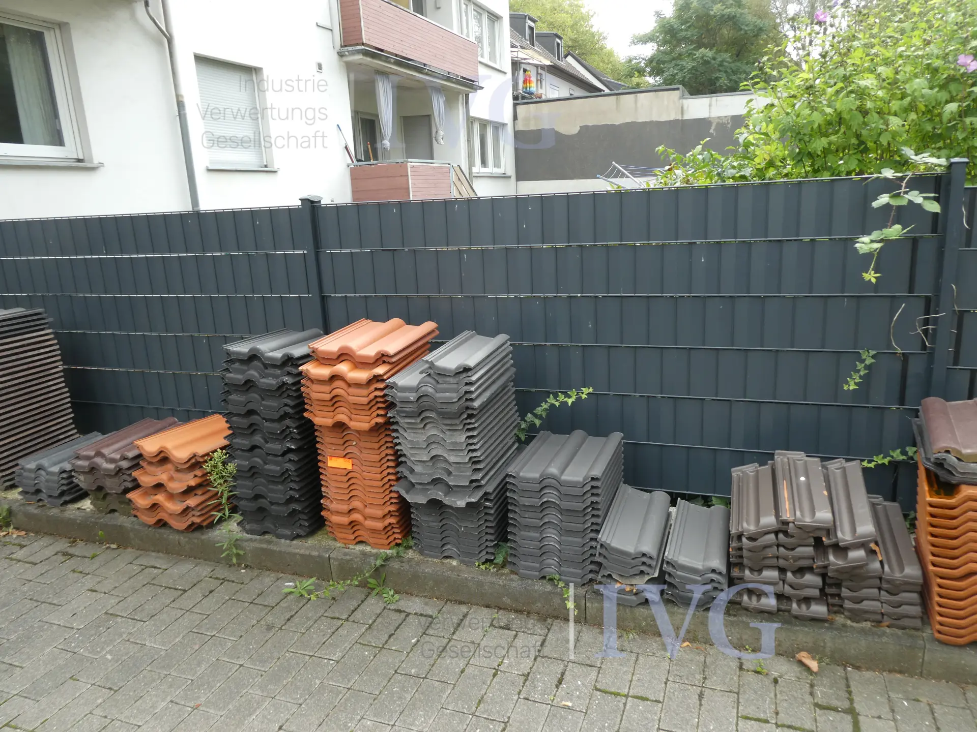 Resterende voorraad dakpannen – foto 6 – kavel bij IVG, Oberhausen