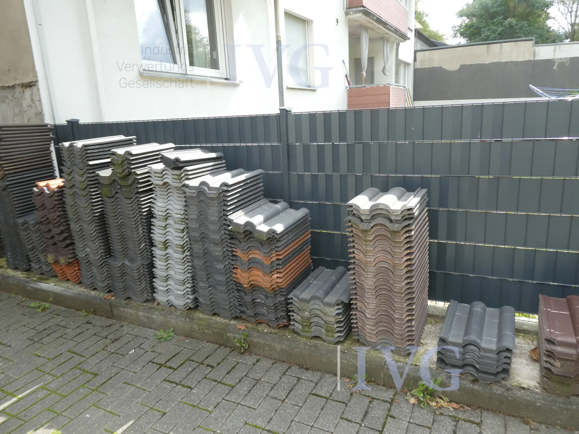 Resterende voorraad dakpannen – foto 7 – kavel bij IVG, Oberhausen