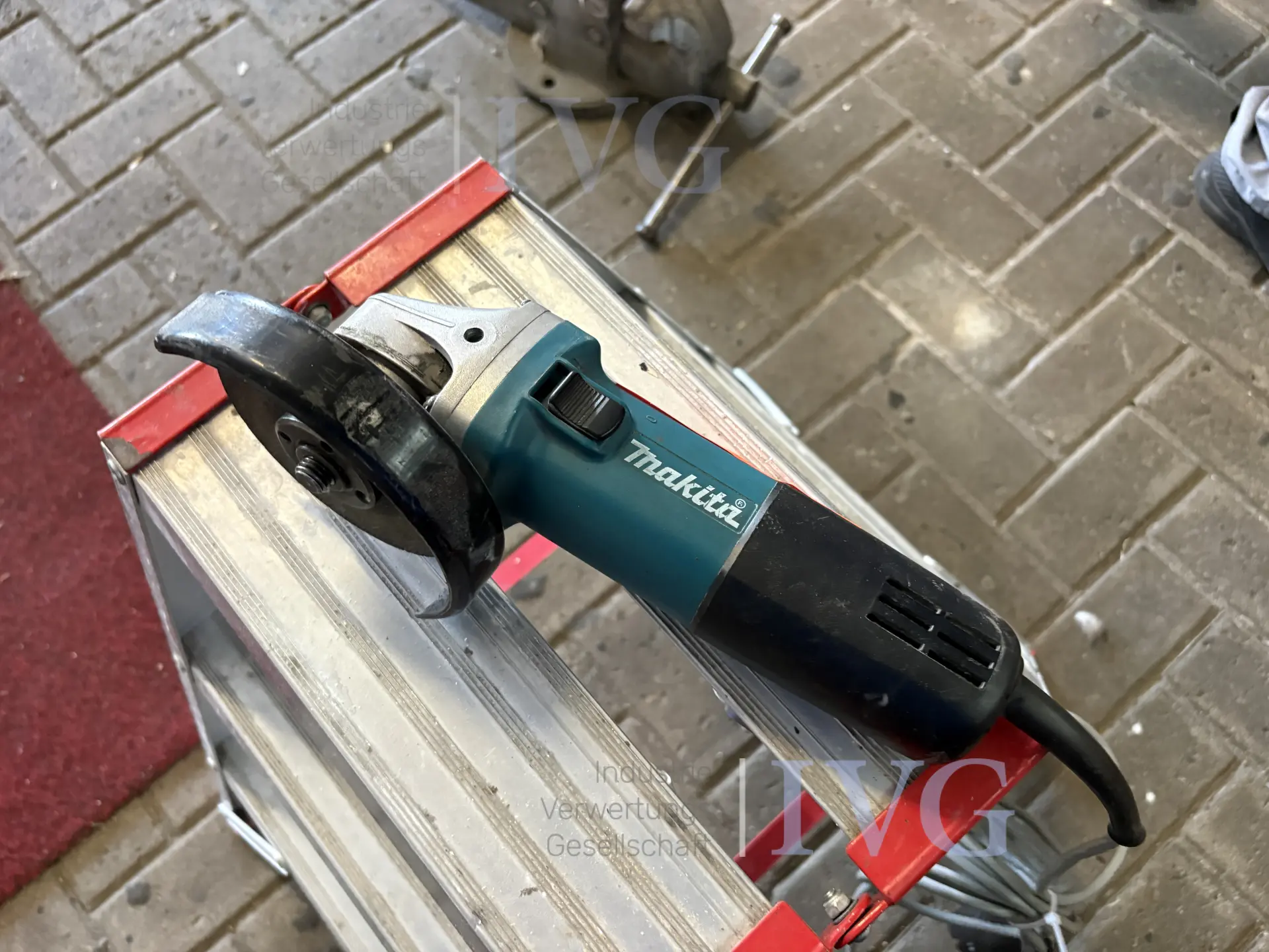 Winkelschleifer MAKITA 9558HNR – foto 3 – kavel bij IVG, Cloppenburg