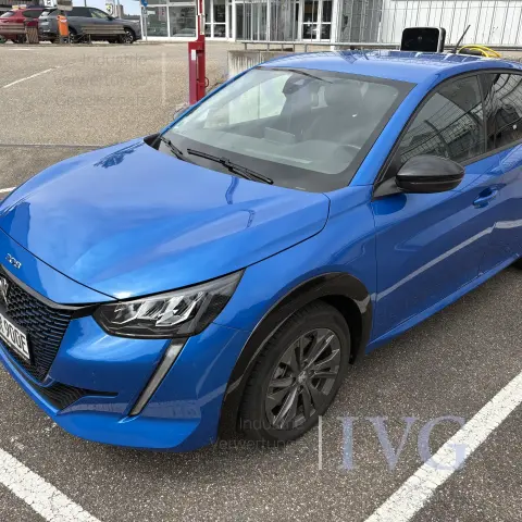 PEUGEOT E-208 passenger car