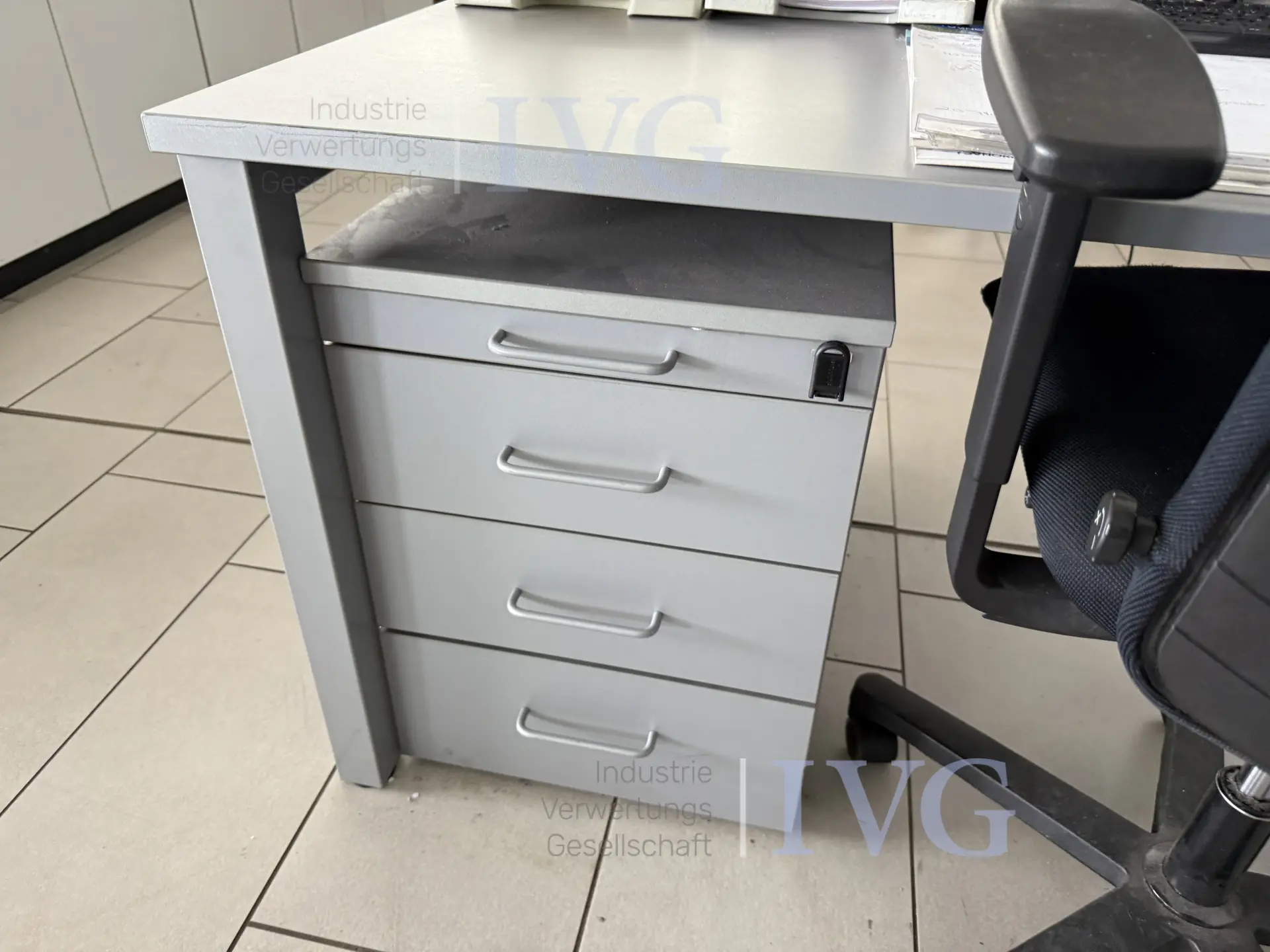 Schreibtisch MBT – foto 3 – kavel bij IVG, Wilhelmshaven