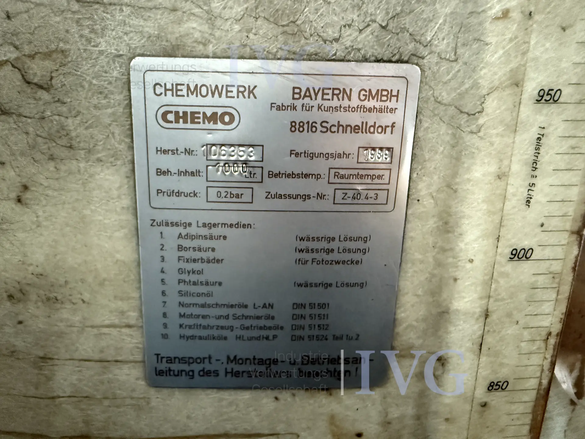 Kunststofcontainer voor afgewerkte olie CHEMOWERK – foto 3 – kavel bij IVG, Wilhelmshaven