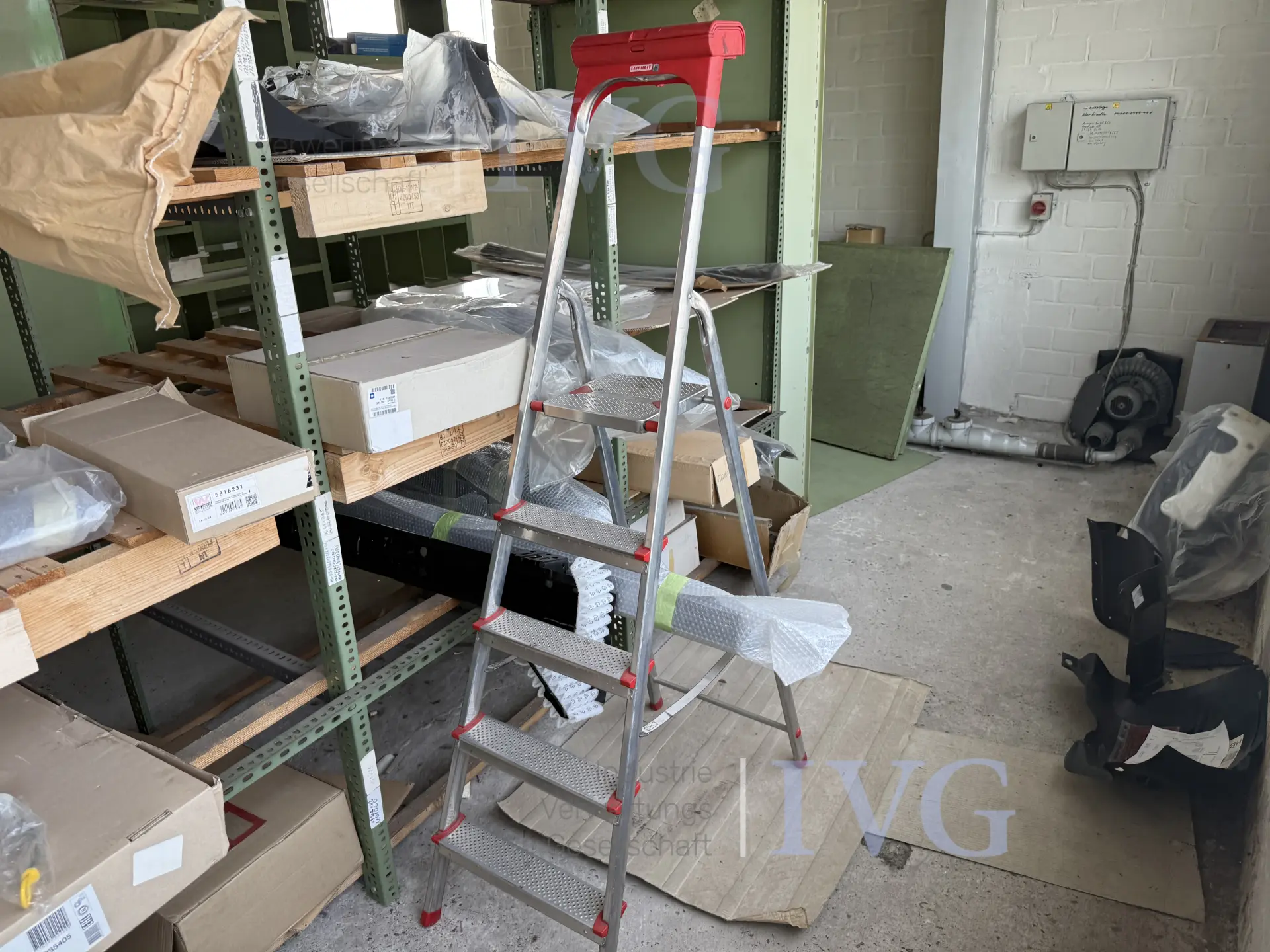 Aluminium trapladder LEIFHEIT – foto 2 – kavel bij IVG, Wilhelmshaven