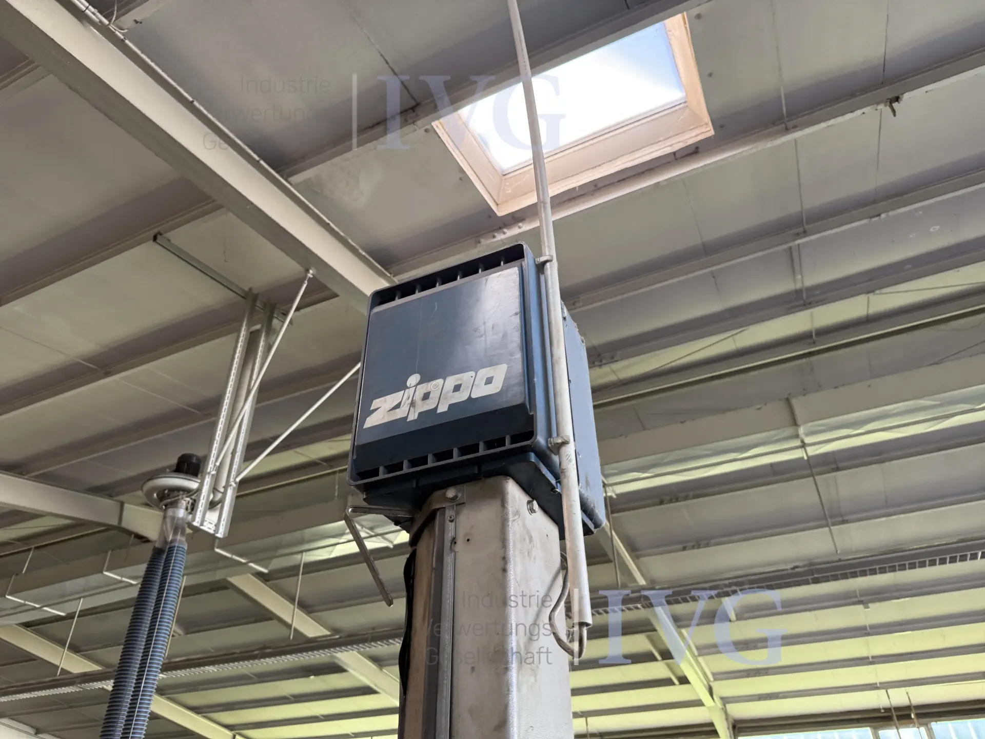 ZIPPO 1250 hefbrug met 2 kolommen – foto 6 – kavel bij IVG, Wilhelmshaven