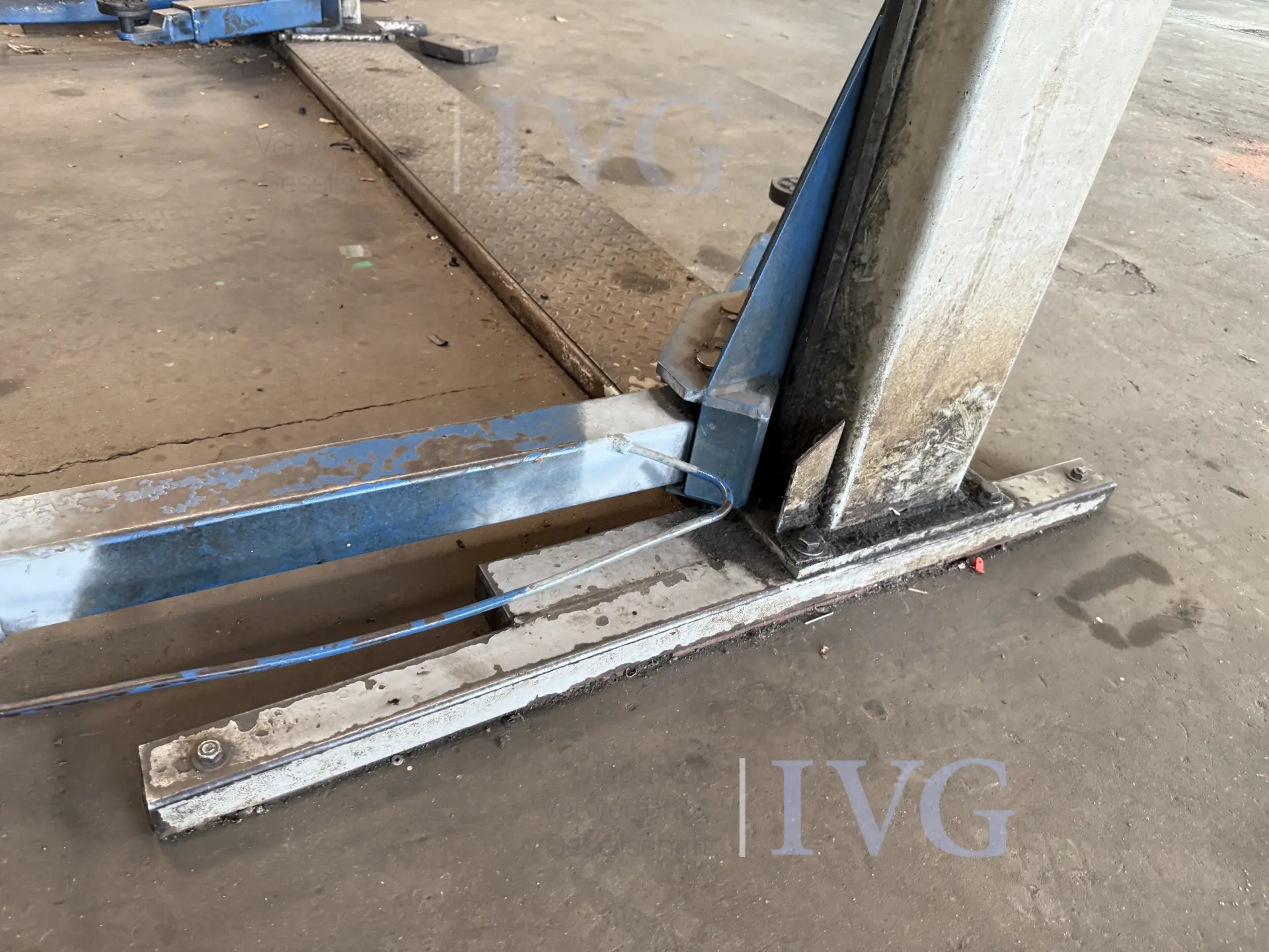 ZIPPO 1250 hefbrug met 2 kolommen – foto 8 – kavel bij IVG, Wilhelmshaven
