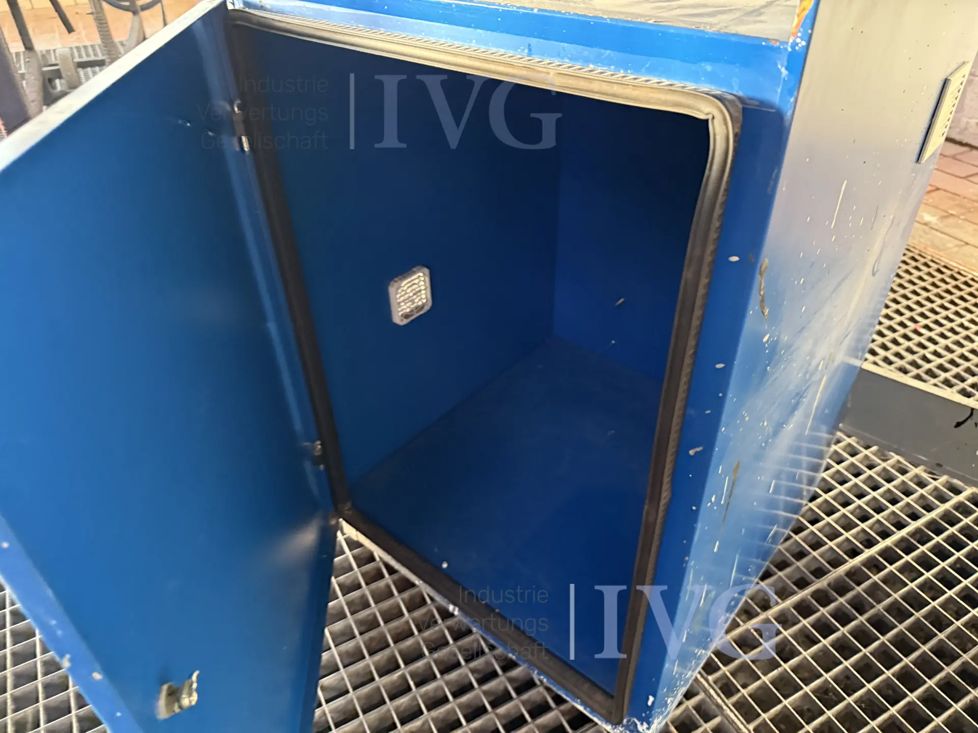 Werkbank (blauw) – foto 4 – kavel bij IVG, Wilhelmshaven