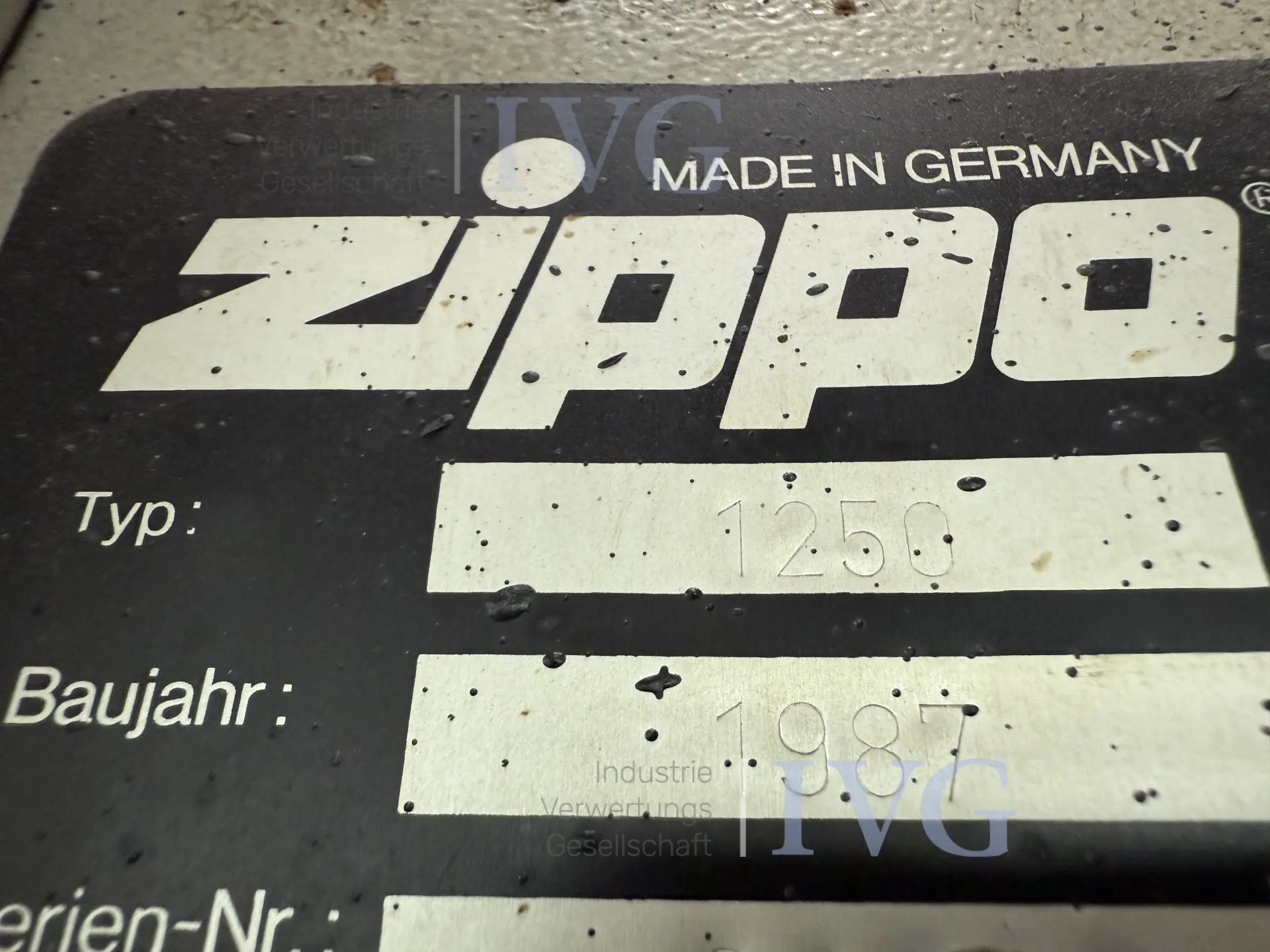 ZIPPO 1250 hefbrug met 2 kolommen – foto 3 – kavel bij IVG, Wilhelmshaven