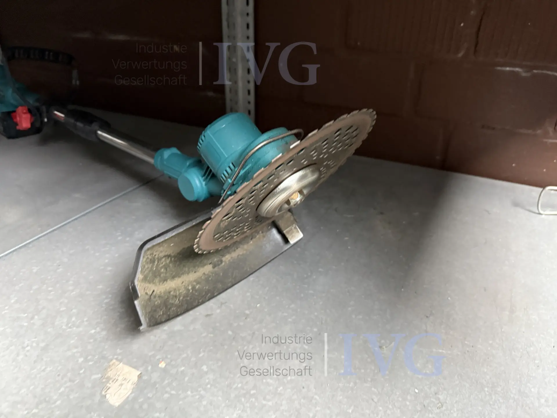 Accu-bosmaaier – foto 2 – kavel bij IVG, Wilhelmshaven