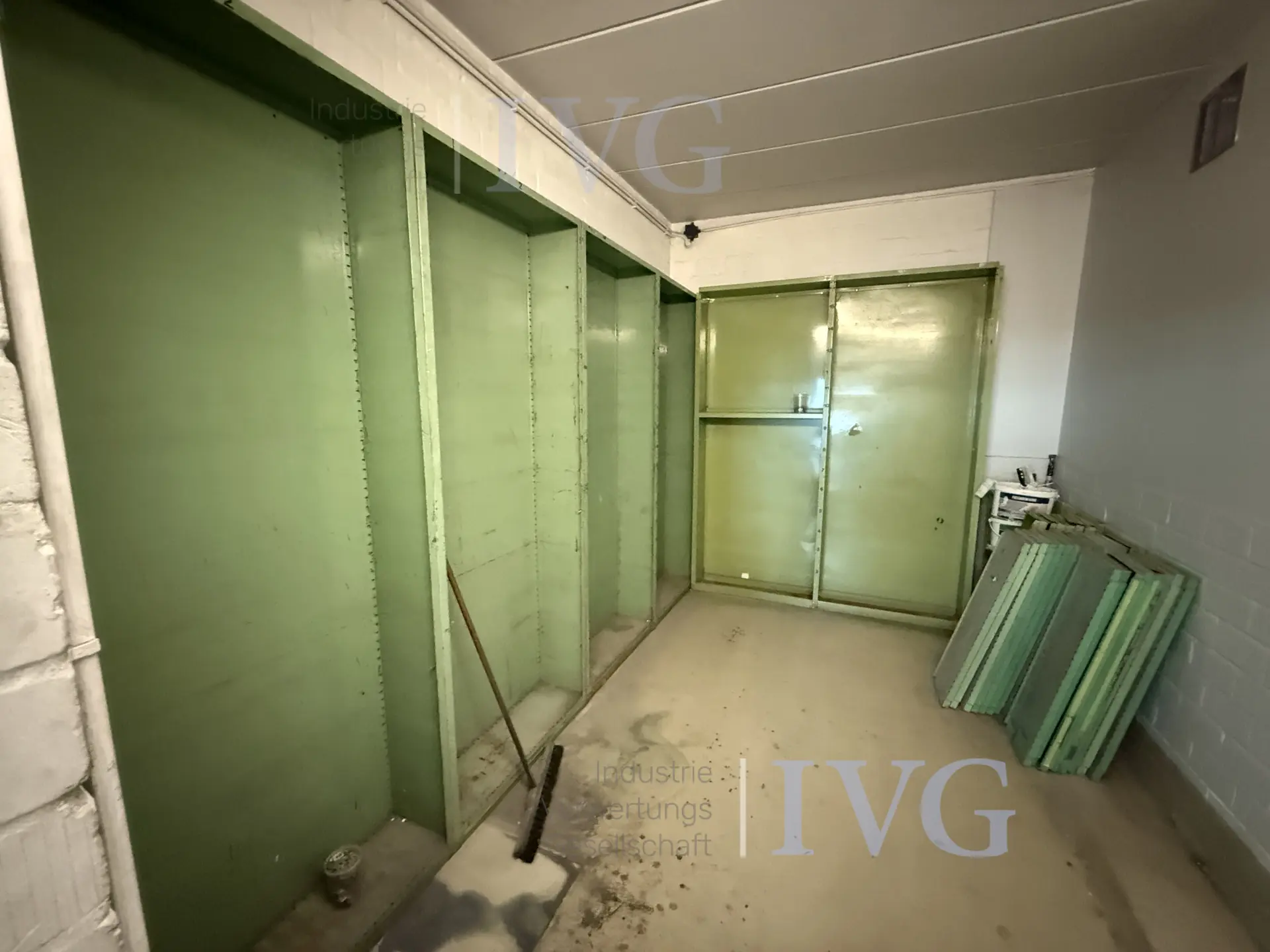 Stalen liniaal (groen) – foto 2 – kavel bij IVG, Wilhelmshaven