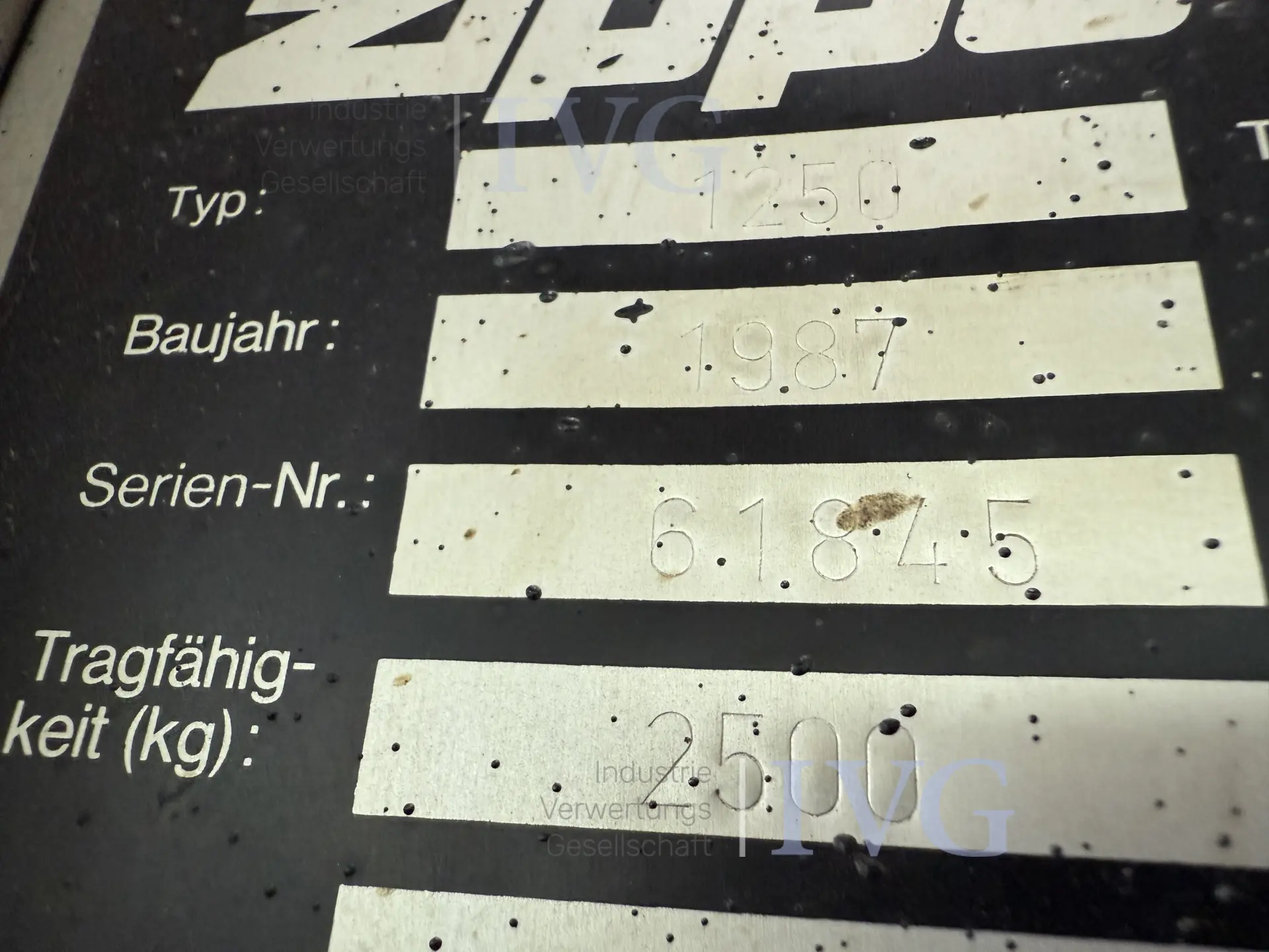 ZIPPO 1250 hefbrug met 2 kolommen – foto 4 – kavel bij IVG, Wilhelmshaven